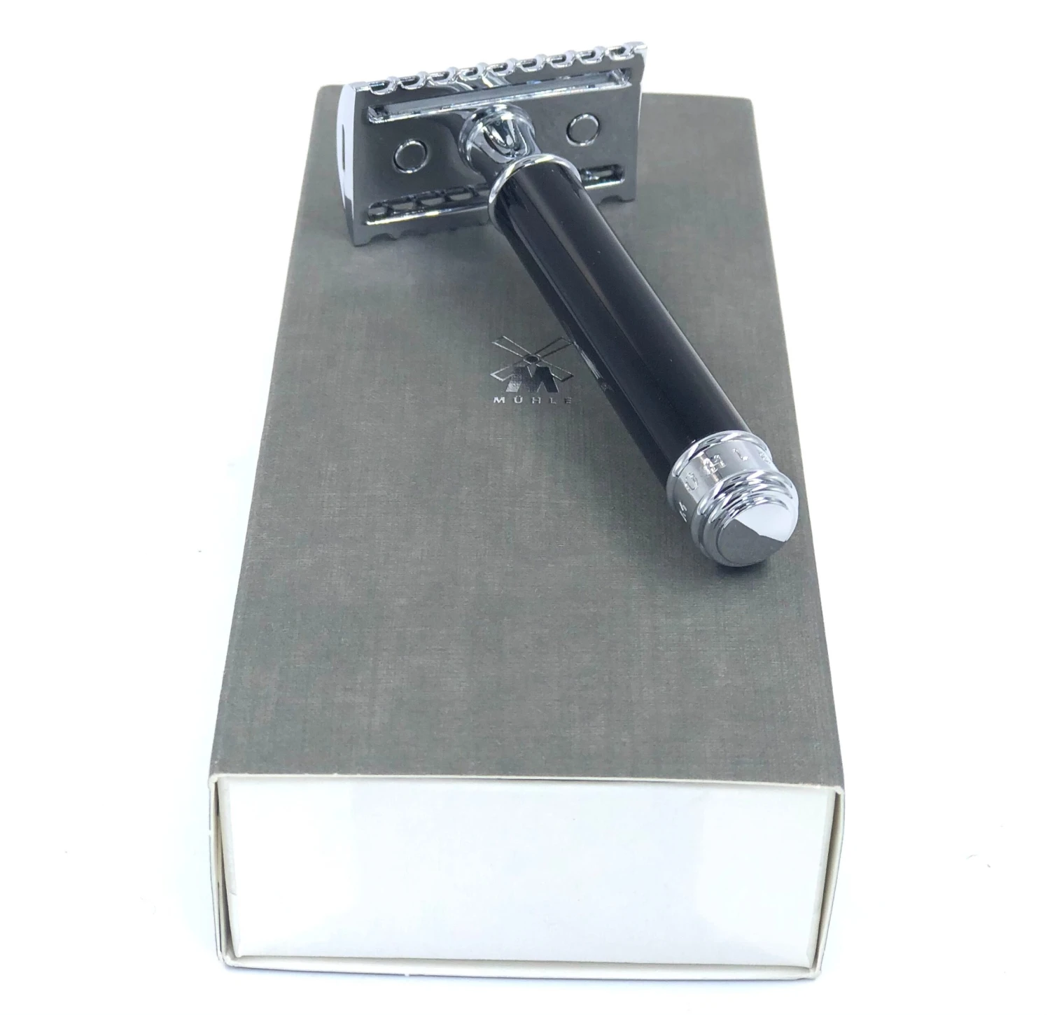 Muhle R101 Safety Razor Black Handle 5 Muhle R101 Safety Razor Black Handle - Image 3